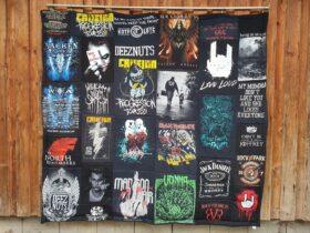 T-Shirtdecke als Patchworkdecke nähen lassen aus geliebten T-Shirts, College Shirts, Souvenir T-Shirts, Band T-Shirts und Sporttrikots.