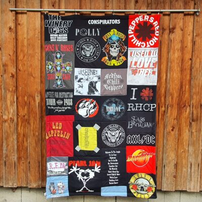 T-Shirtdecke als Patchworkdecke nähen lassen aus geliebten T-Shirts, College Shirts, Souvenir T-Shirts, Band T-Shirts und Sporttrikots.