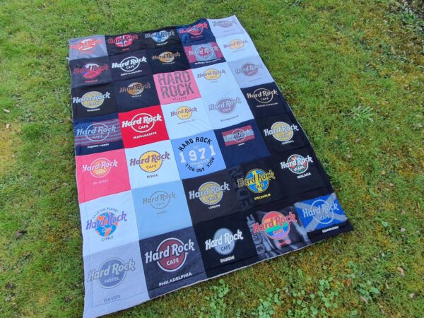 Decke aus T-Shirts, Trikots – Bild 6