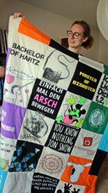T-Shirtdecke als Patchworkdecke nähen lassen aus geliebten T-Shirts, College Shirts, Souvenir T-Shirts, Band T-Shirts und Sporttrikots.