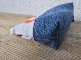 Upcycling - Täschchen, Kosmetiktäschchen und Kulturbeutel genäht aus Kleidung, wie Jeans, T-Shirts.