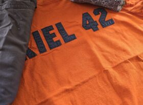 Upcycling - Täschchen, Kosmetiktäschchen und Kulturbeutel genäht aus Kleidung, wie Jeans, T-Shirts.