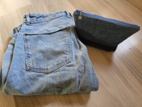 Upcycling - Täschchen, Kosmetiktäschchen und Kulturbeutel genäht aus Kleidung, wie Jeans, T-Shirts.