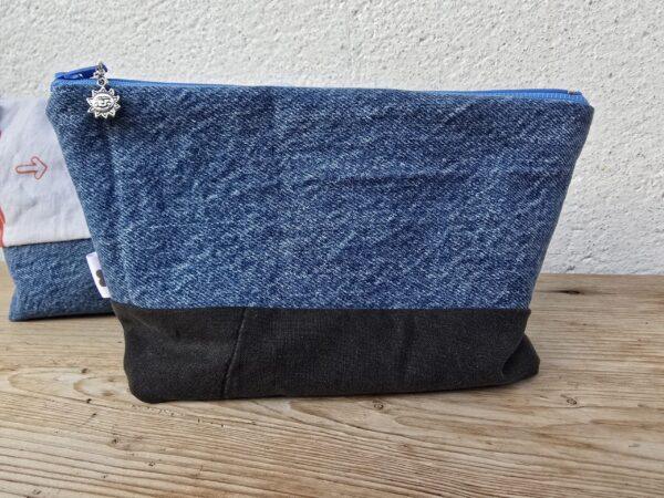 Upcycling - Täschchen, Kosmetiktäschchen und Kulturbeutel genäht aus Kleidung, wie Jeans, T-Shirts.