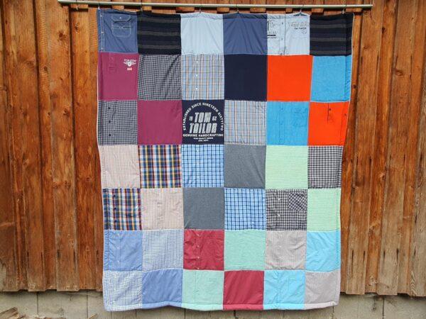 Patchworkdecke aus Kleidung – Bild 6