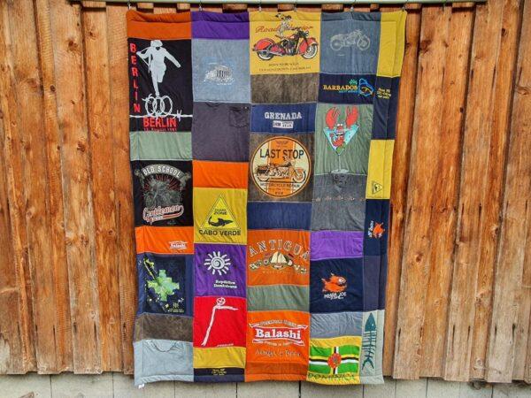 Patchworkdecke aus Kleidung – Bild 7