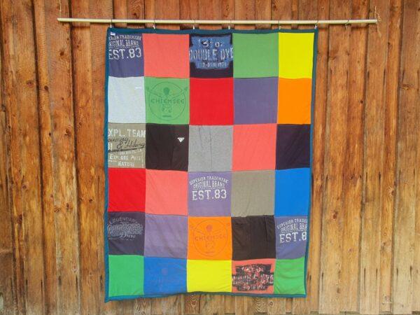 Patchworkdecke aus Kleidung – Bild 8
