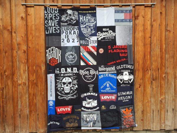 Patchworkdecke aus Kleidung – Bild 12