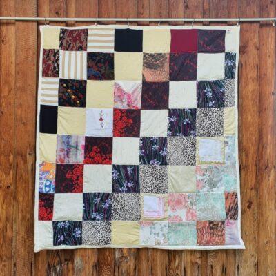 Patchworkdecke genäht aus kleinen Patches 20 x 20 cm