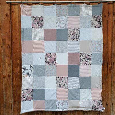 Patchworkdecke genäht aus kleinen Patches 20 x 20 cm