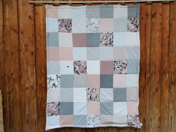 Patchworkdecke genäht aus kleinen Patches 20 x 20 cm