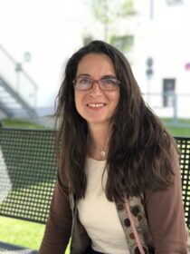 Nicole Mundigl von E-LoCin Handarbeiten. Soloselbständig im eigenen kleinen Nähstudio in Oderding bei Polling in Oberbayern.