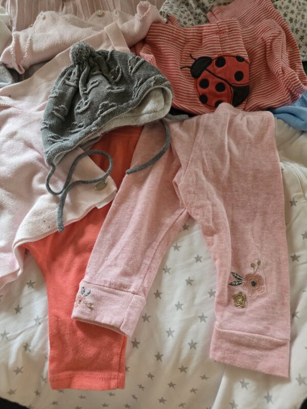 Erinnerungsdecke aus Babykleidung oder Kinderkleidung, sorgfältig geschnitten und als wertvolle Patchworkdecke genäht.