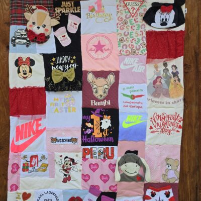 Erinnerungsdecke aus Baby- Kinderkleidung – Bild 19
