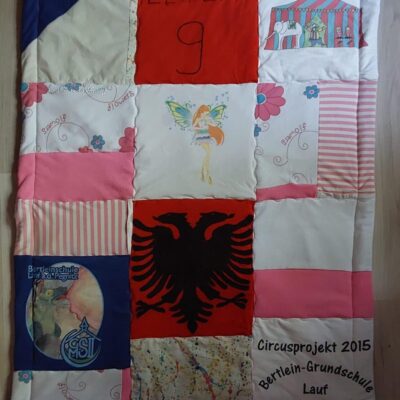 Mini Erinnerungsdecke aus Shirts der Kindheit