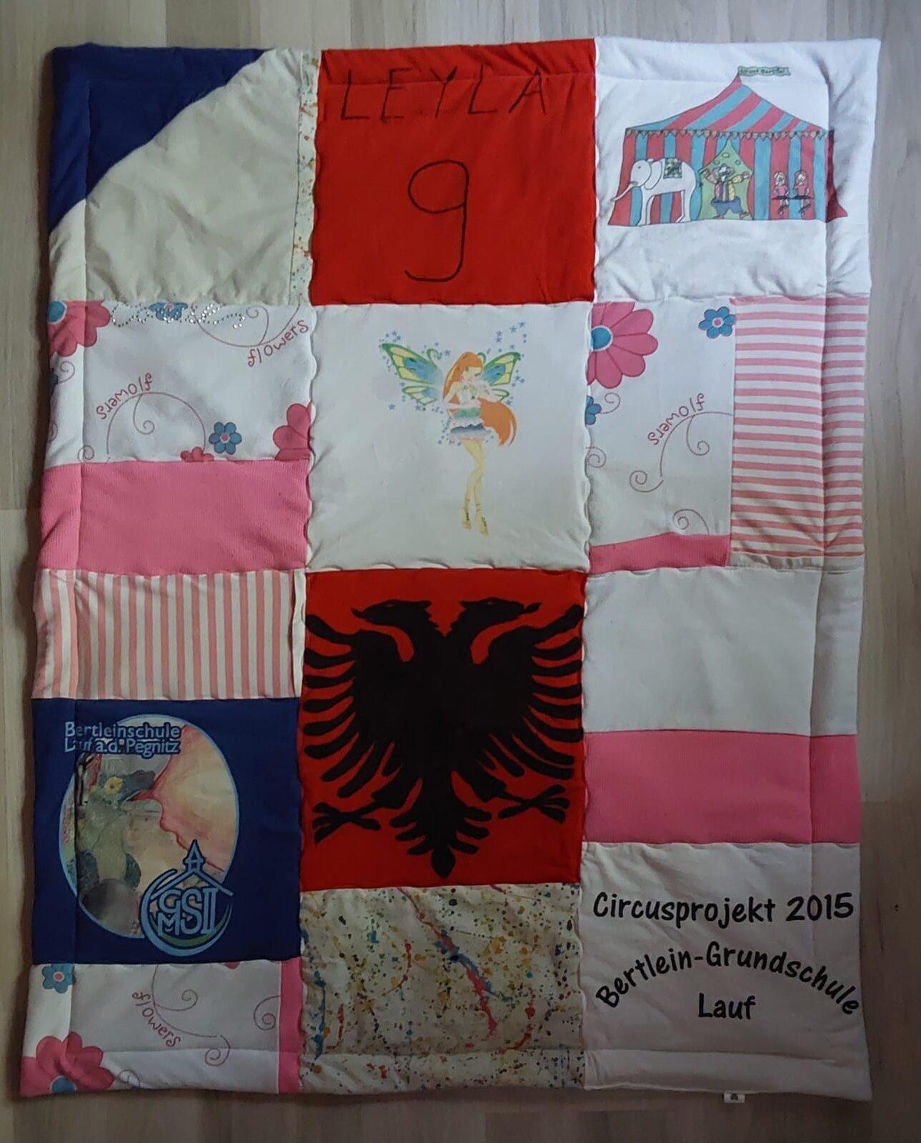 Mini Erinnerungsdecke aus Shirts der Kindheit