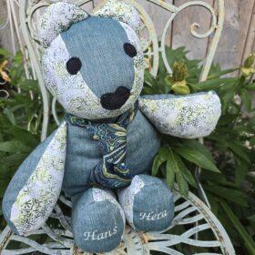 Erinnerungsbär BENNY als Memorybär genäht aus Kleidung von Verstorbenen
