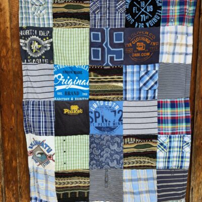 Patchworkdecke aus Kleidung Verstorbener