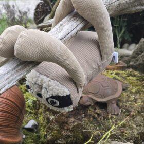 Faultier aus einer Jacke genäht. Sonderanfertigung