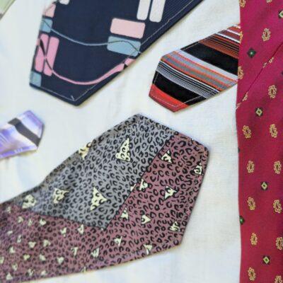 Handgefertigter Tischläufer aus 9 Krawatten als wertvolles Erinnerungsstück an den Träger der Krawatten. Accessoires für Sideboard, Tische. handmade mit ❤