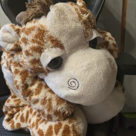 Plattes Kuscheltier vor der Aufpolsterung in der Flausch-Ambulanz von E-LoCin Handarbeiten