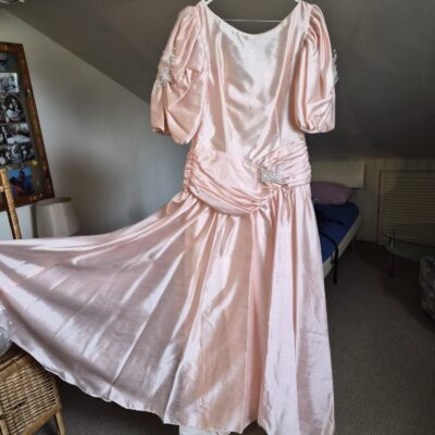 Bettschal oder Bettläufer genäht aus einem alten Hochzeitskleid