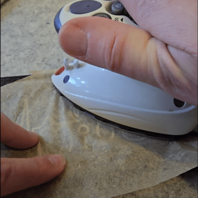 Filztäschchen mit persönlichem Namen und Herzschlag für Katzen geplottet