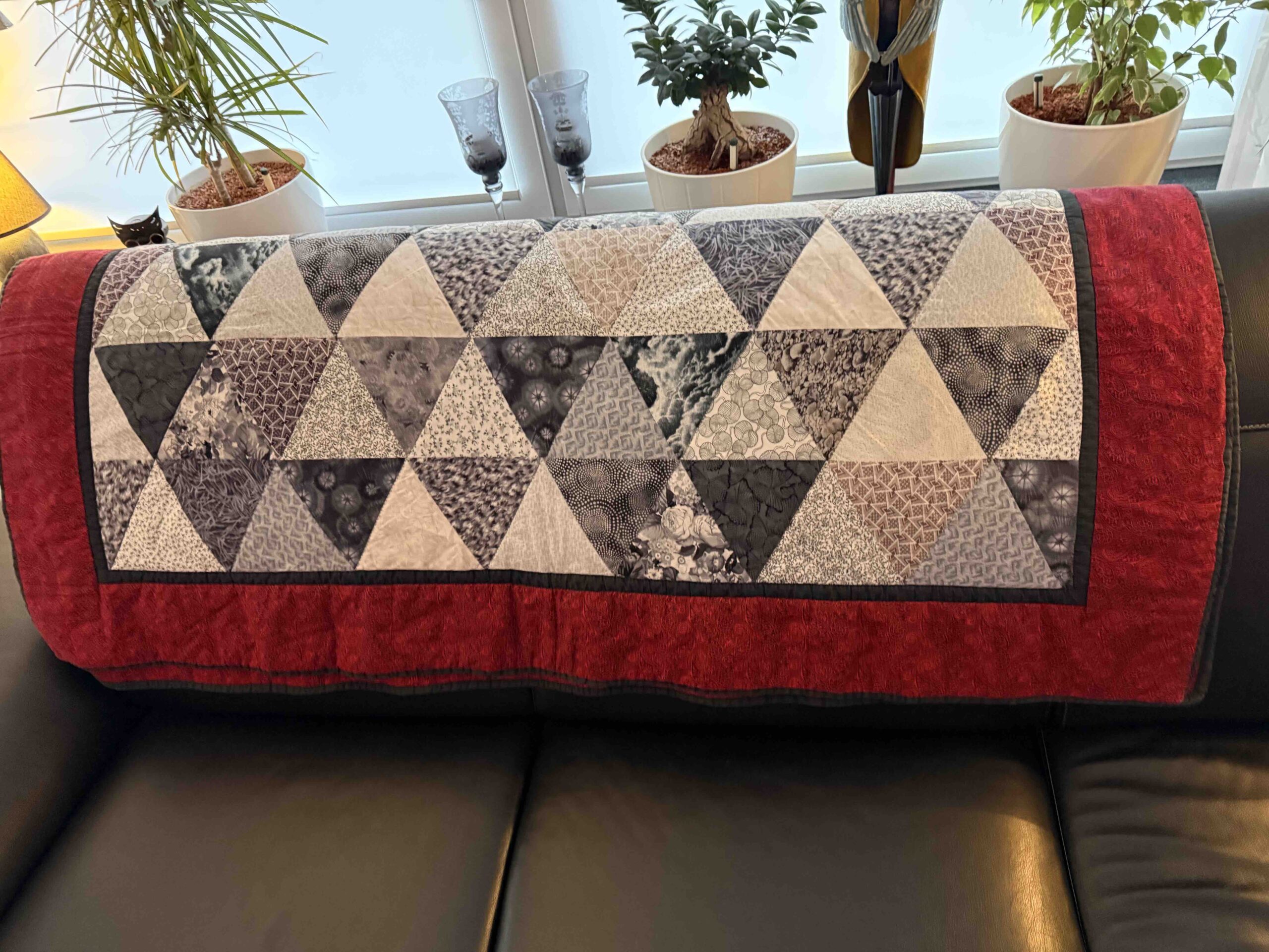 Sonderanfertigung: Patchworkdecke im Wunschmaß aus Dreiecken – Bild 3
