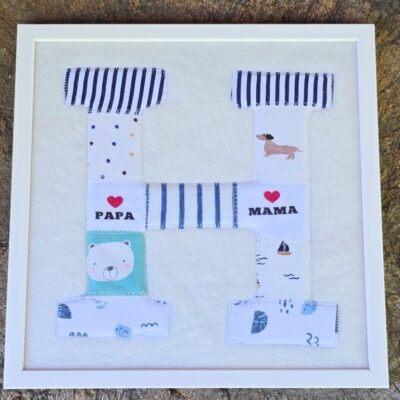 Ein Erinnerungsbild aus Reste und Abschnitte einer fertiggesteltlen Patchworkdecke aus Baby- und Kinderkleidung