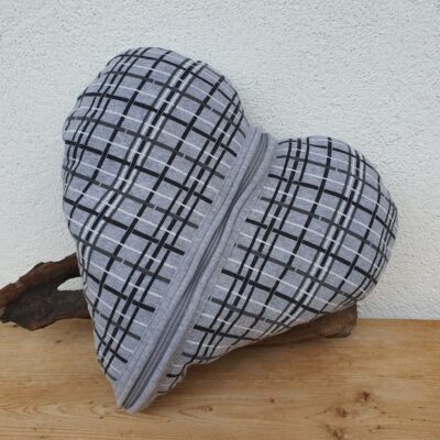 Herzkissen aus Kleidung – Bild 7