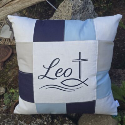 Kissen als Geschenk zur Firmung mit Name und christlichen Symbolen