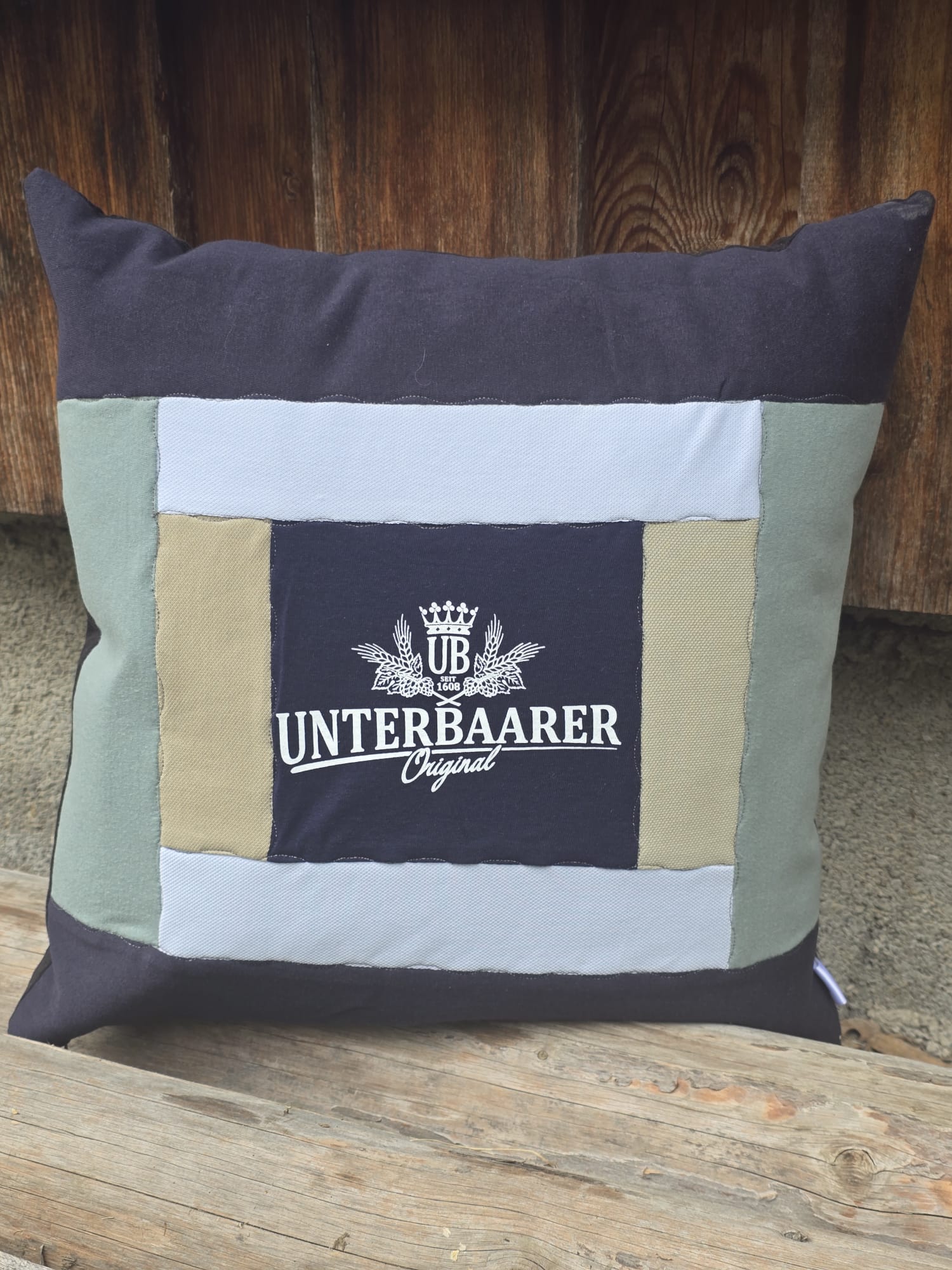 Patchwork Erinnerungskissen aus Babykleidung oder Kinderkleidung