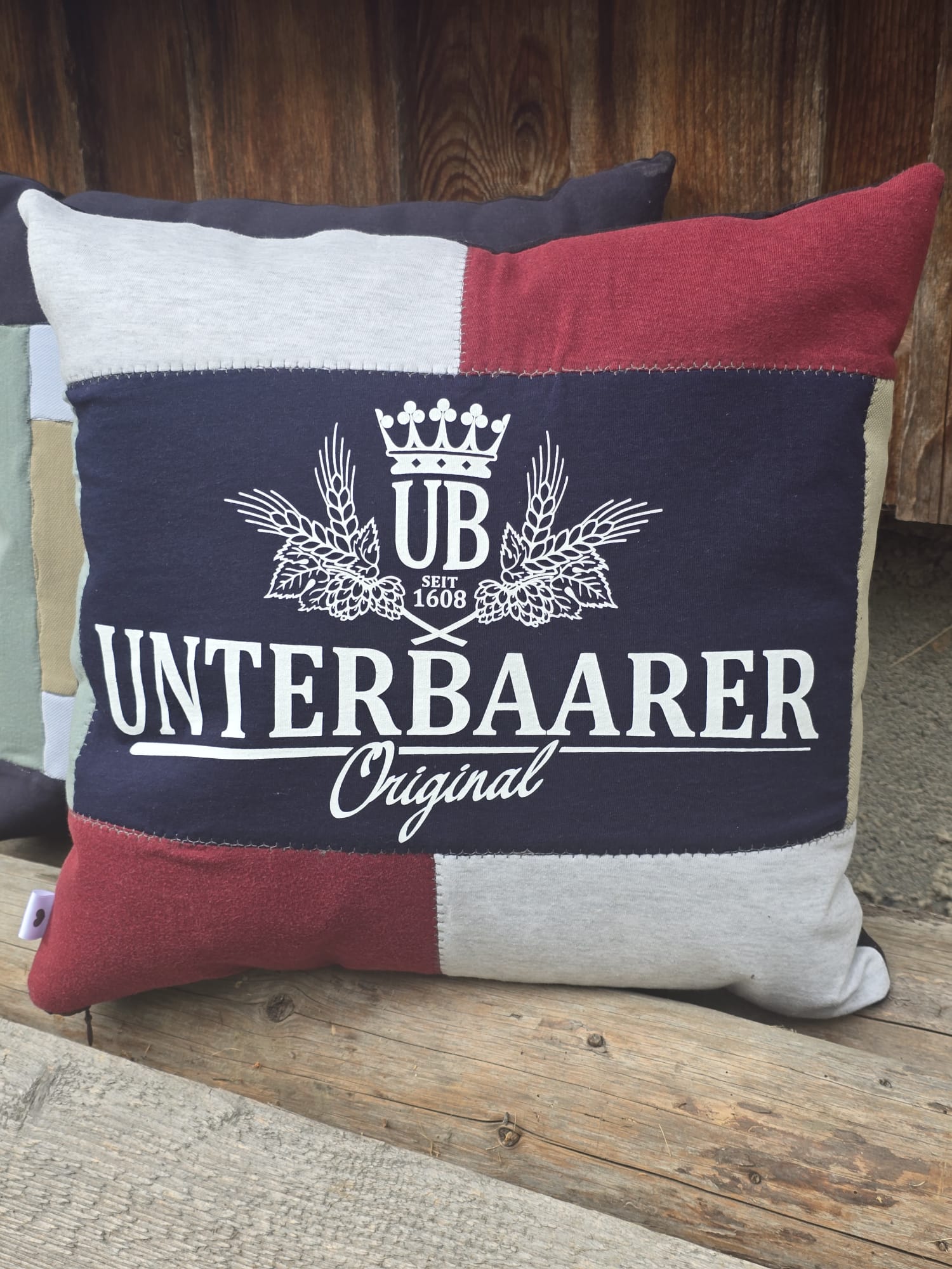 Patchwork Erinnerungskissen aus Babykleidung oder Kinderkleidung