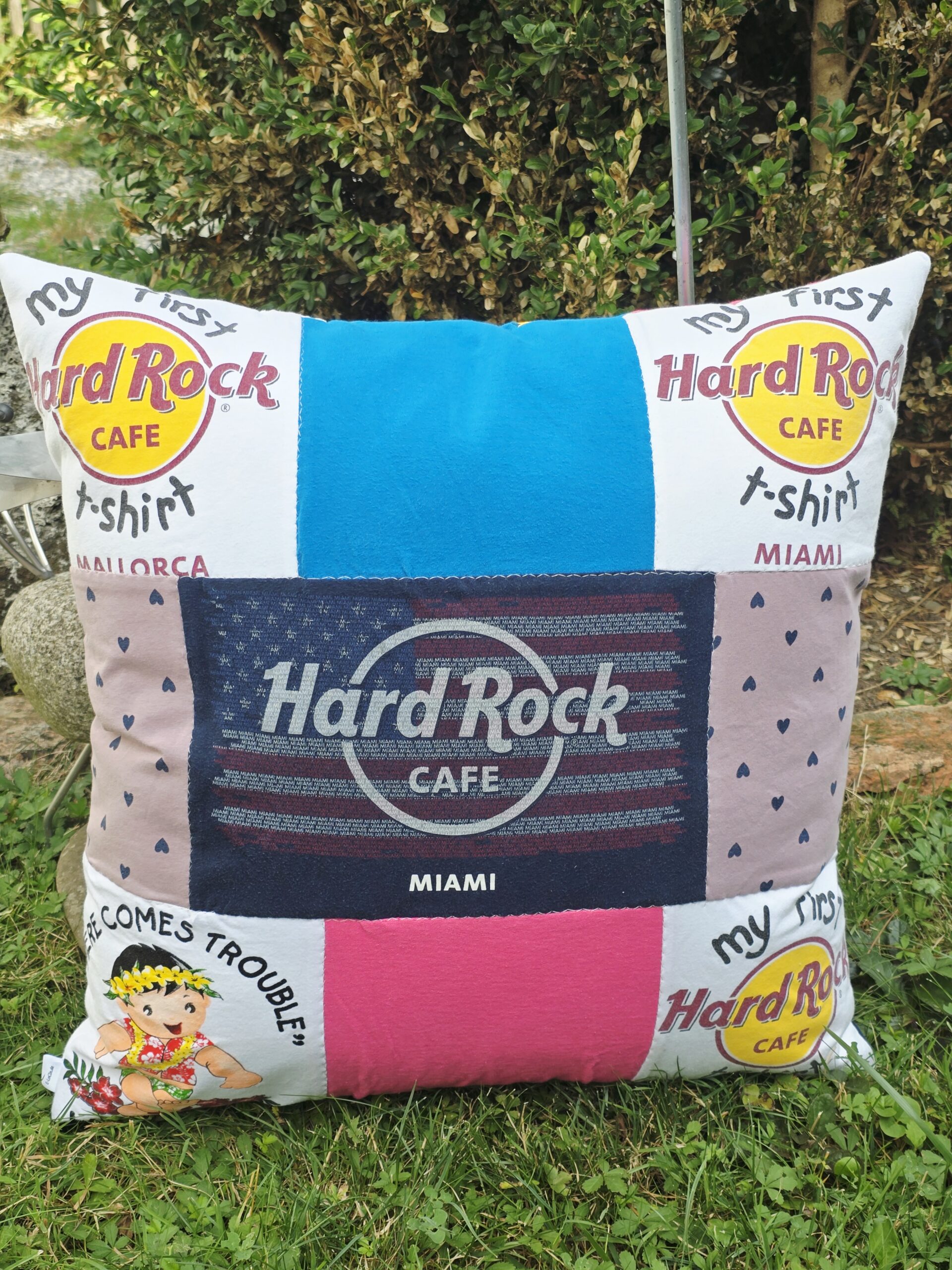 Patchwork Erinnerungskissen aus Babykleidung oder Kinderkleidung