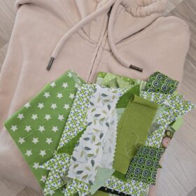Individuelle Buchstaben-Applikationen aus gebrauchter Kleidung